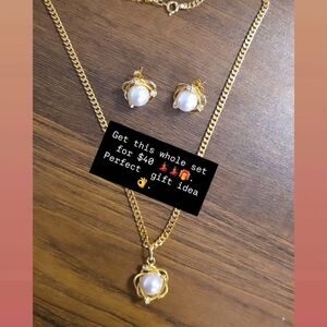 Elegant Gold and Pearl Jewelry Set
